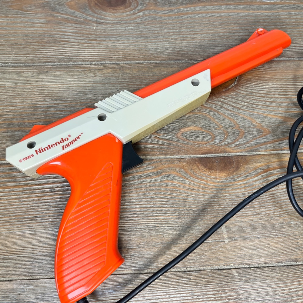 Nintendo 1985 NES Light Gun Zapper Orange NES-005 Duck Hunt Gun Original TESTED